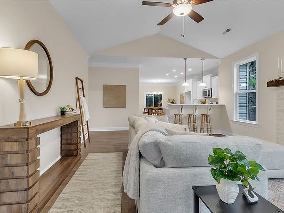 5th image of 24 Fisher Jenkins Rd