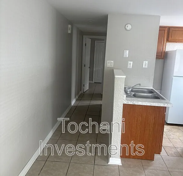 1002 Avenue E #1 — Photo 7