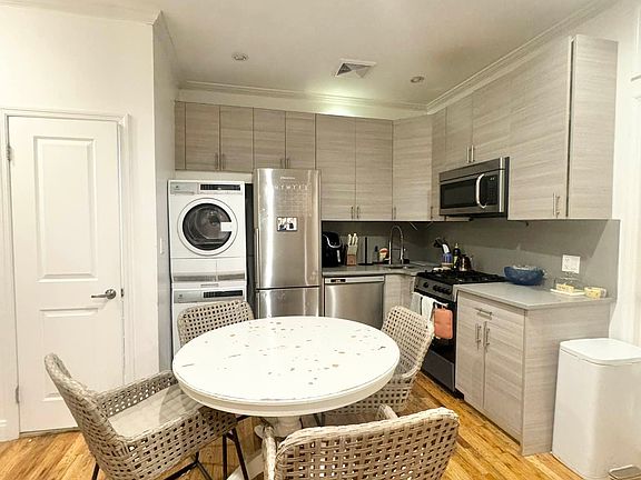 5th image of 117 Elizabeth St APT 3B