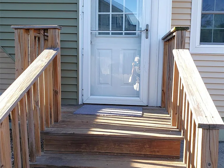 478 Old Farmingdale Rd #B — Photo 3