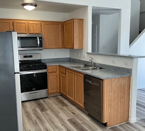 3rd image of 2990 Tisbury Dr #0
