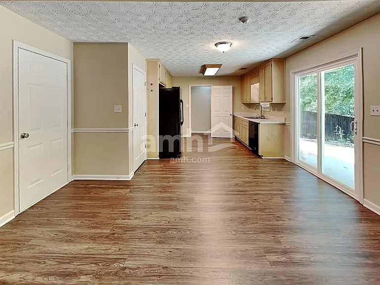 177 Waters Edge Dr — Photo 4