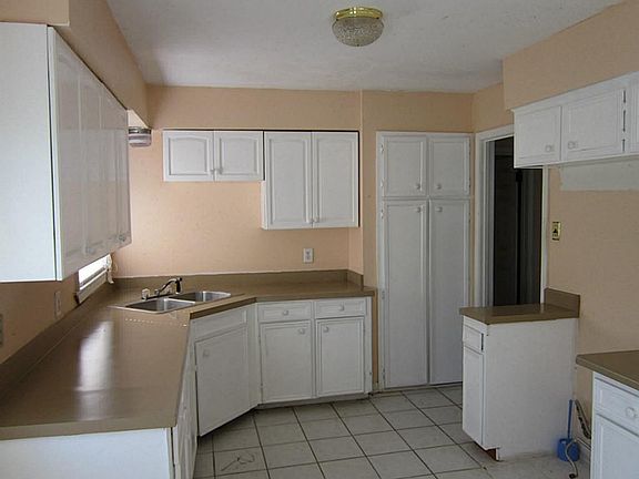 Kitchen/Breakfast Area