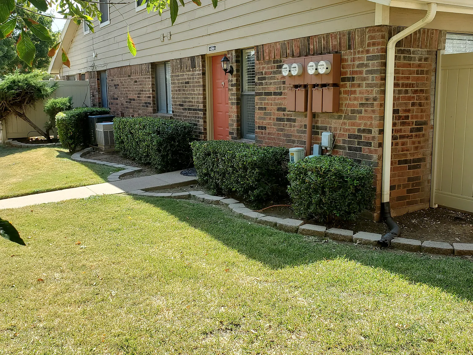 3 bed, 1083 sqft, $1,800 — Photo 2