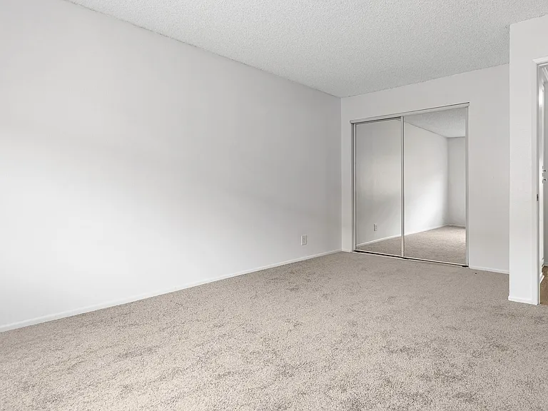 Monrovia Villas Apartments — Photo 28