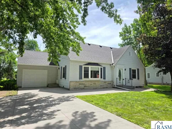 723 S 4th St, Le Sueur, MN 56058