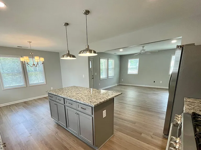 475 N Saylor St — Photo 4