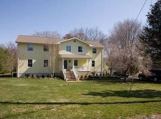 1061 Lake Dr, Franklin Lakes, NJ 07417