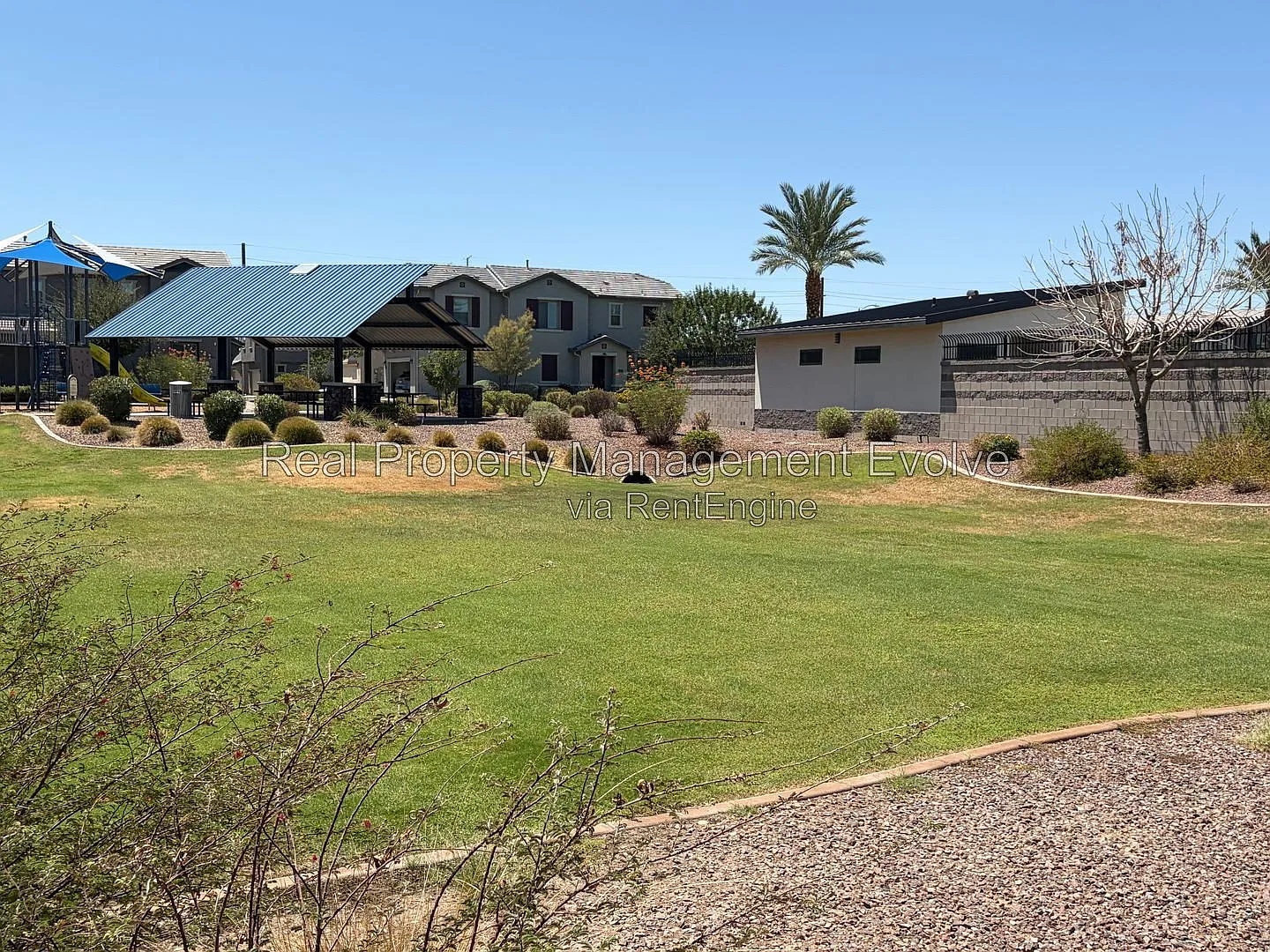3 bed, 2.5 bath, 1801 sqft, $1,899 — Photo 4