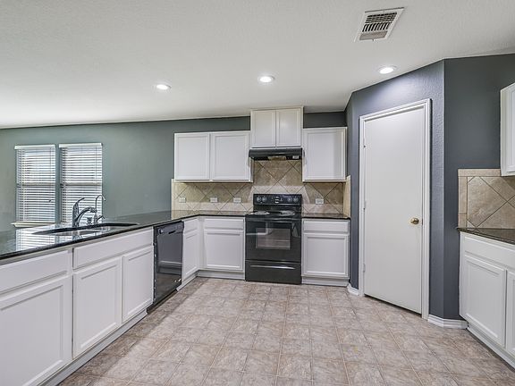 3rd image of 205 Carrington St