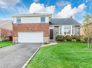 3420 Turf Rd, Oceanside, NY 11572