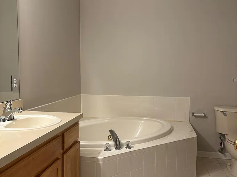 131 Murray Dr — Photo 18