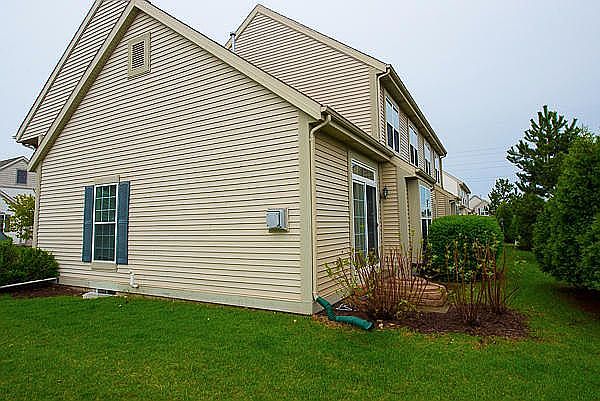 2nd image of 1428 Bedford Ct