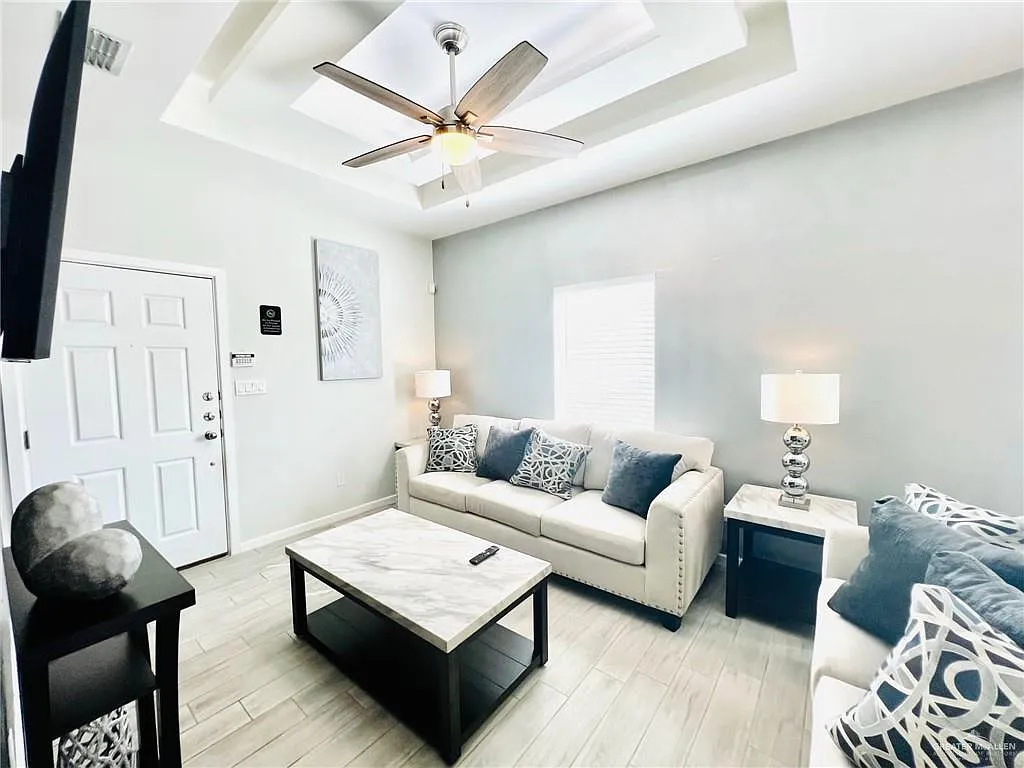 2 bed, 2.0 bath, 954 sqft, $1,300 — Photo 3