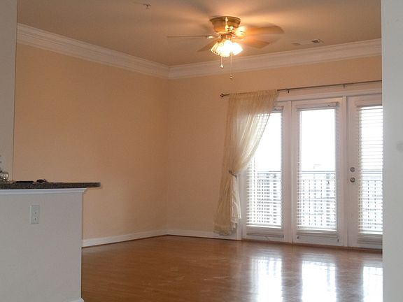 3rd image of 501 Hungerford Dr APT 109