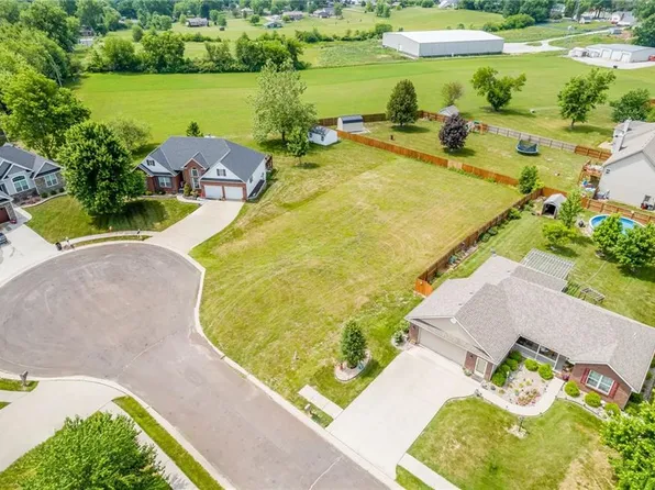 504 Natalee Ln, Gower, MO 64454