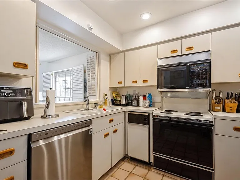 1195 Coquille St #309 — Photo 9