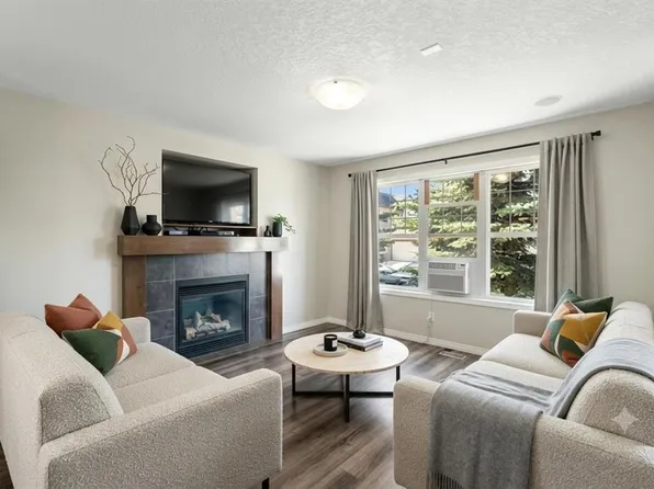 70 N Walden Mnr SE, Calgary, AB T2X 0N1