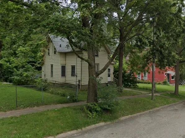 1029 Woodlawn Ave, Rockford, IL 61103