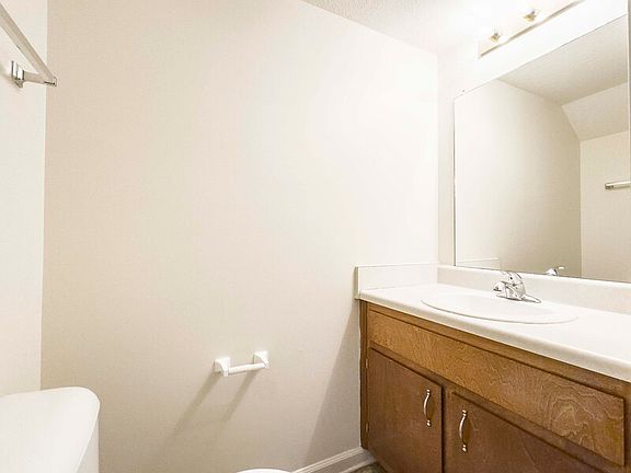 4th image of 513B Peachers Dr