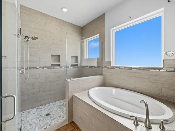 3172 N Interstate 35, Natalia, TX 78059