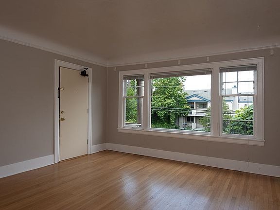 2nd image of 2726 Franklin Ave E APT 2
