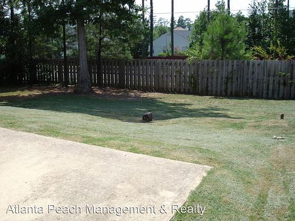 3rd image of 2501 Hillvale Cir