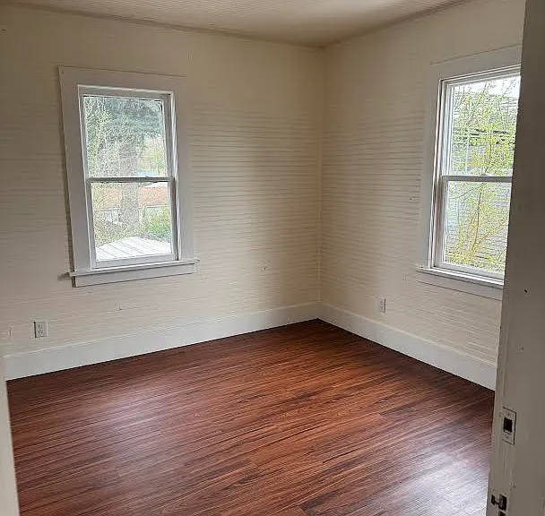105 Grant St — Photo 9