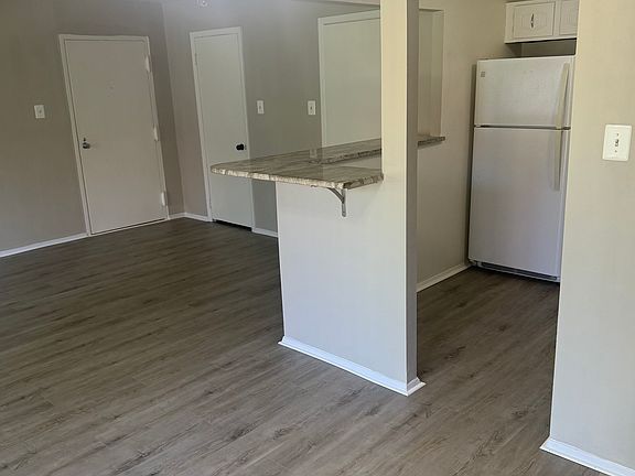 4th image of 125 S Clubhouse Dr SW Unit 7