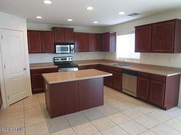 5th image of 2150 W Vineyard Plains Dr