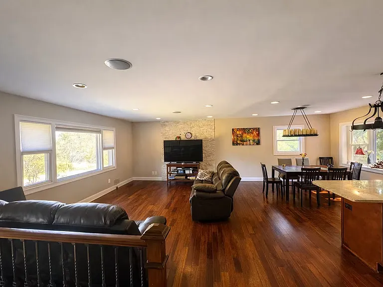 1711 Strine Dr — Photo 2