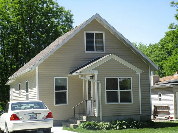 920 W 13th St, Cedar Falls, IA 50613