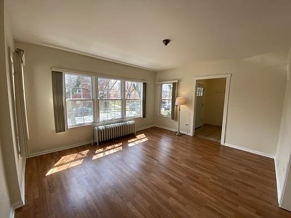 2nd image of 3638 W Cornelia Ave #2
