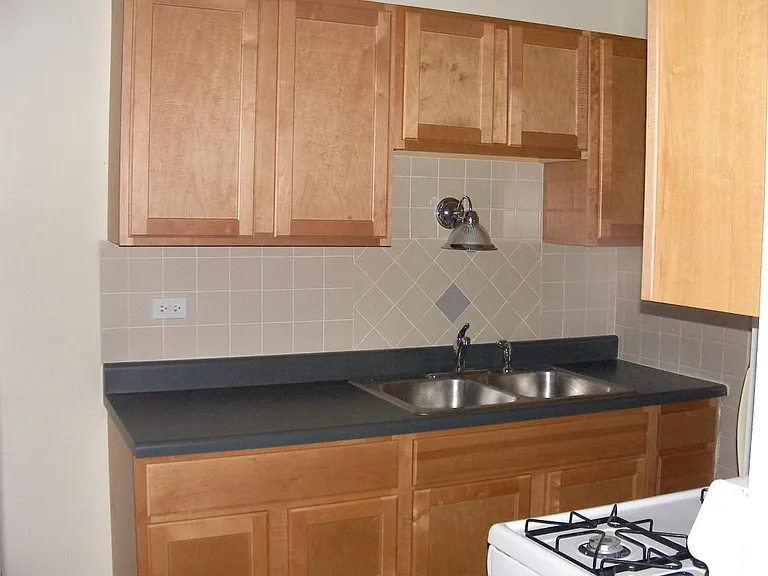 6350 N Wayne Ave #304 — Photo 4