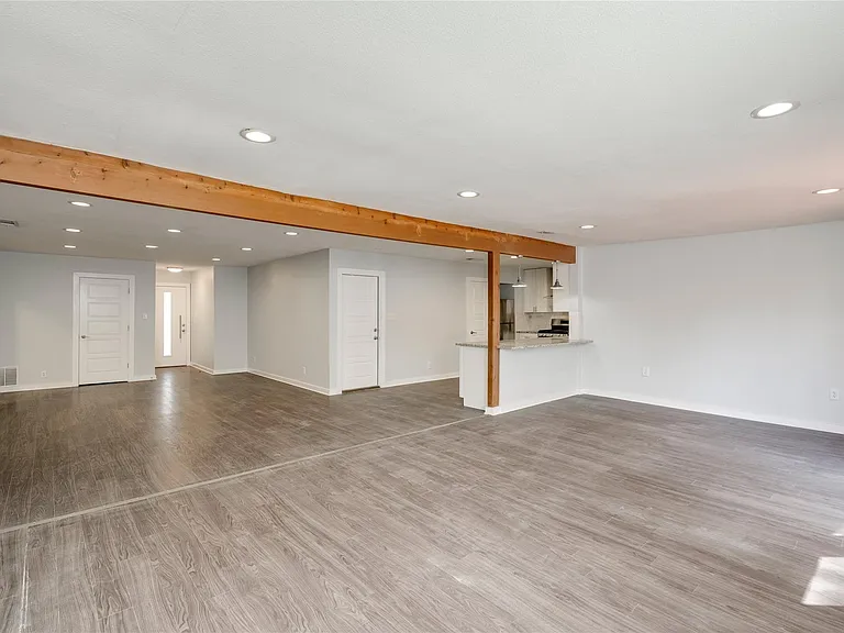 5402 Chevy Cir — Photo 10