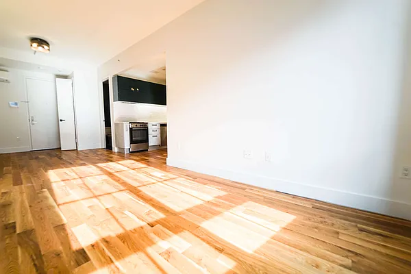 Rented by Manhattan Management LLC | media 91