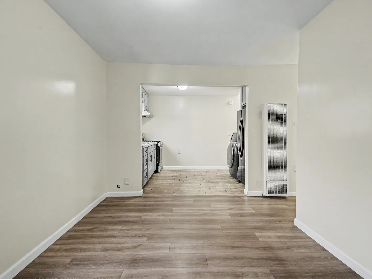 3 bed, 1.5 bath, 1100 sqft, $3,500 — Photo 2