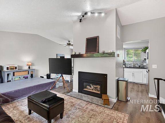 5th image of 942 Orchard Ave