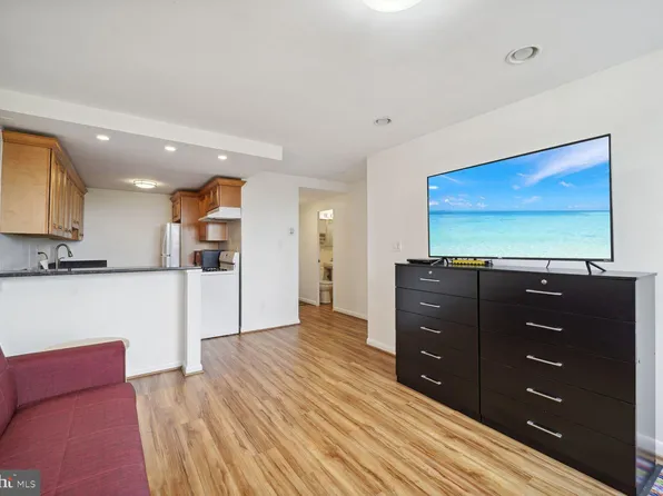4600 Duke St APT 707, Alexandria, VA 22304