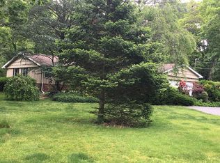 288 Pidgeon Hill Rd, Huntington Station, NY 11746