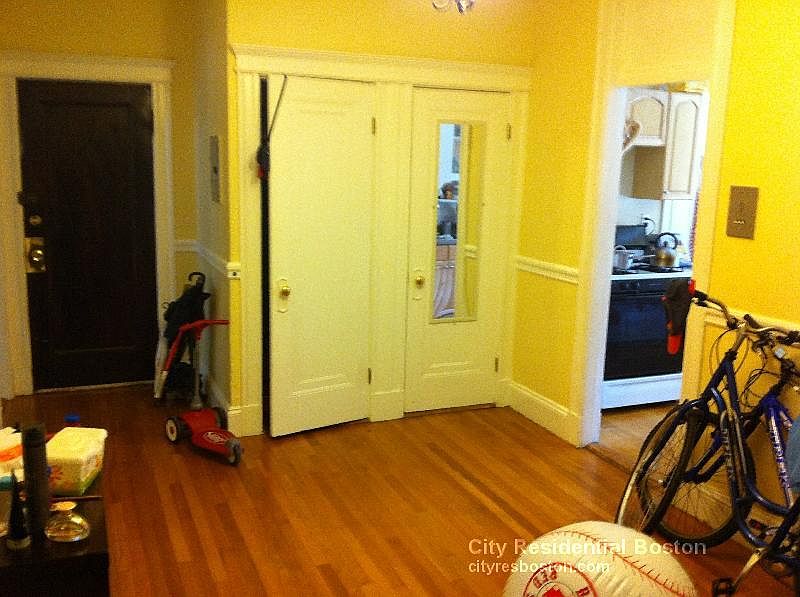 1st image of 4 Greenway Ct APT 6C
