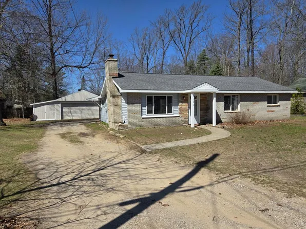 131 Burrill Dr, Prudenville, MI 48651