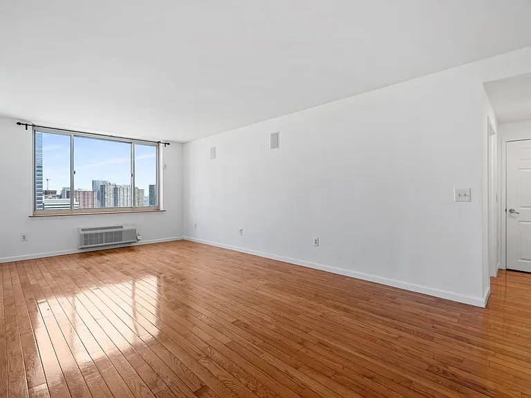 1 2nd St #2506 — Photo 4