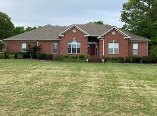 121 Emerald Lake Dr, Searcy, AR 72143