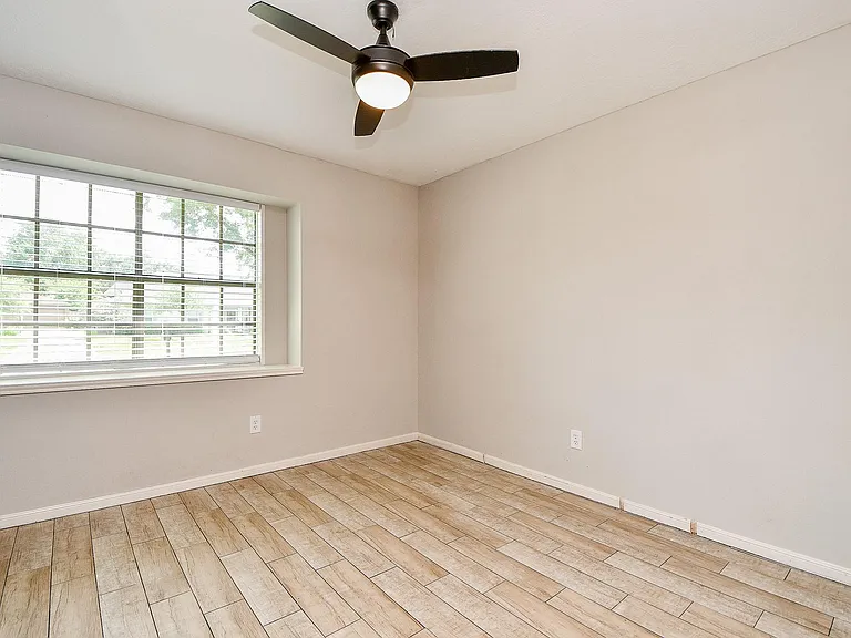 2803 Green Fields Dr — Photo 9