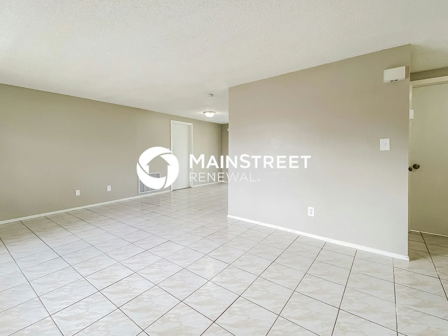 2115 Harrison Dr — Photo 3