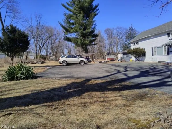 144 Pompton Ave, Cedar Grove, NJ 07009