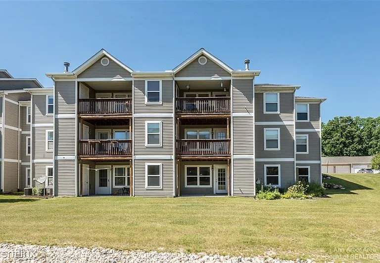 1381 Millbrook Trl #1 — Photo 2