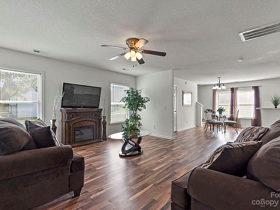 4th image of 1157 Crowders Woods Dr