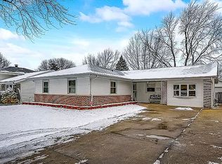 110 Janet Ave, Streamwood, IL 60107